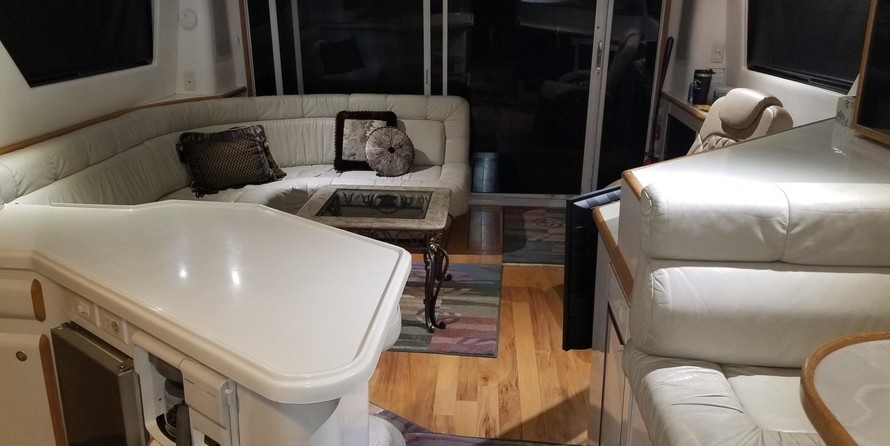 Sea Ray 550 Sedan Bridge