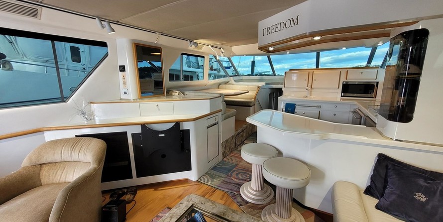 Sea Ray 550 Sedan Bridge