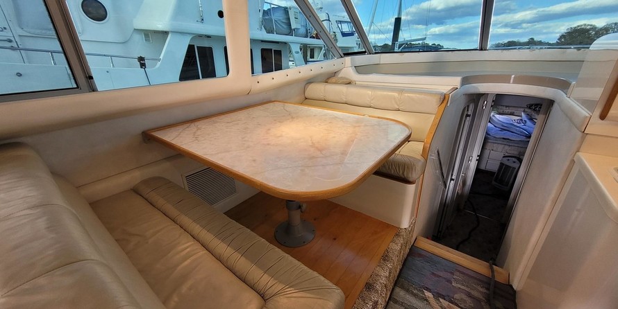 Sea Ray 550 Sedan Bridge