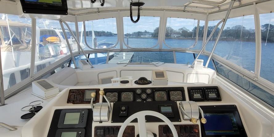 Sea Ray 550 Sedan Bridge