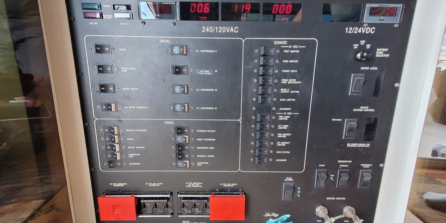 Sea Ray 550 Sedan Bridge