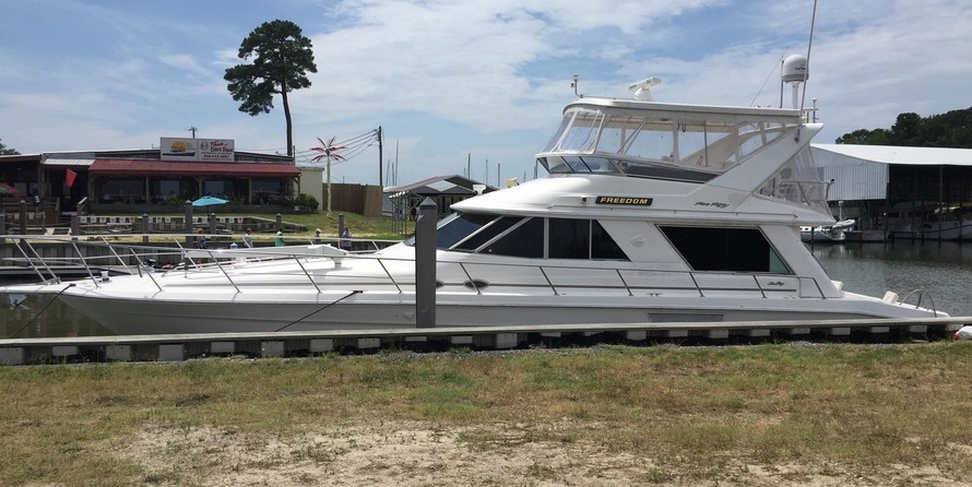 Sea Ray 550 Sedan Bridge