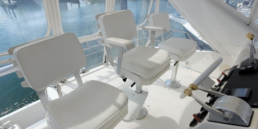 Sea Ray 550 Sedan Bridge