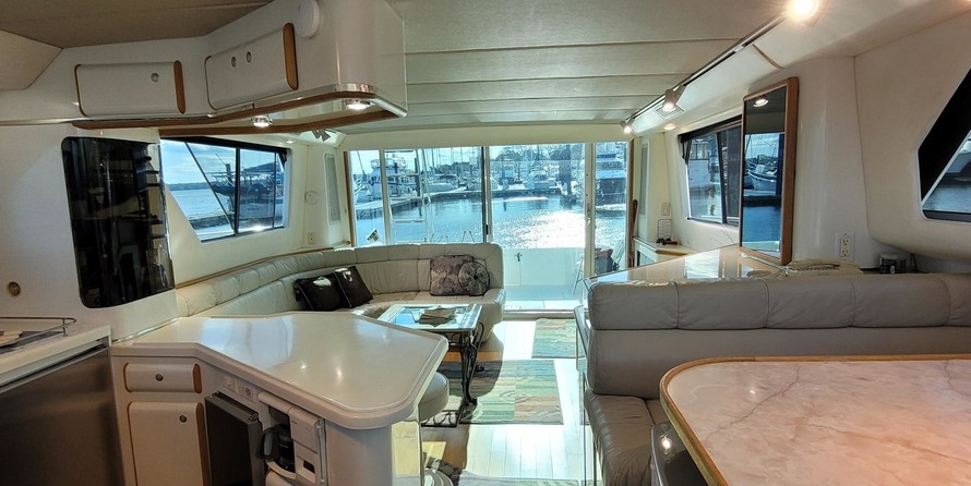 Sea Ray 550 Sedan Bridge