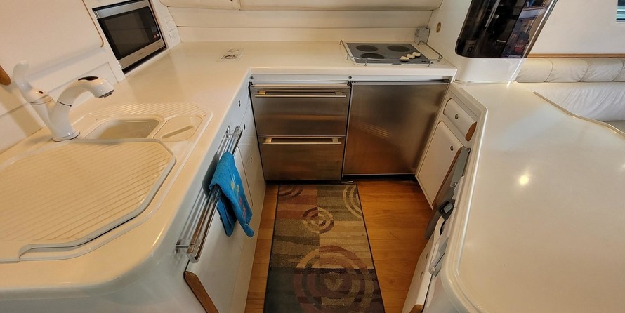 Sea Ray 550 Sedan Bridge