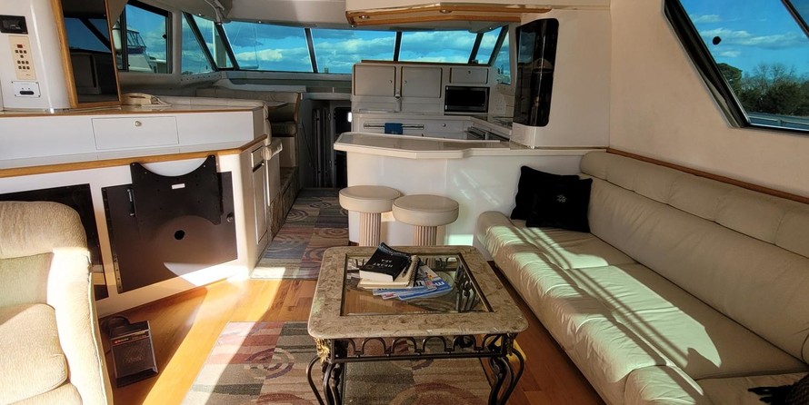 Sea Ray 550 Sedan Bridge