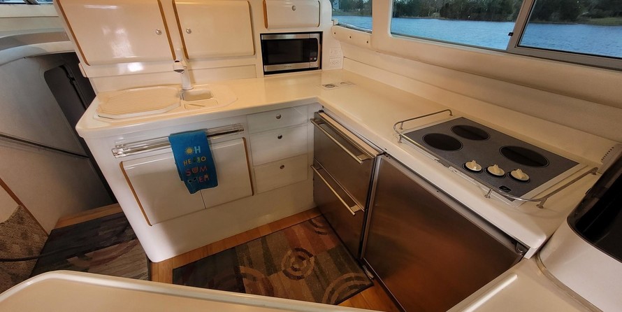 Sea Ray 550 Sedan Bridge