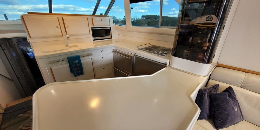 Sea Ray 550 Sedan Bridge