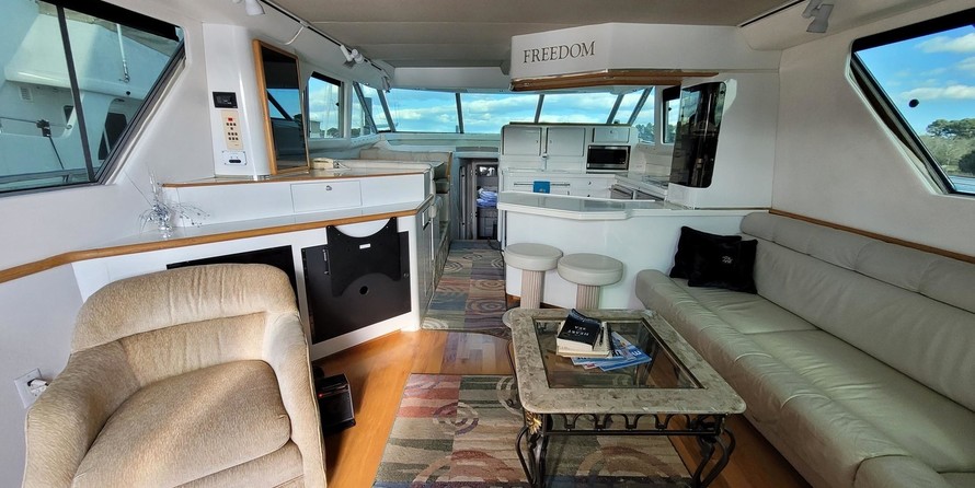 Sea Ray 550 Sedan Bridge