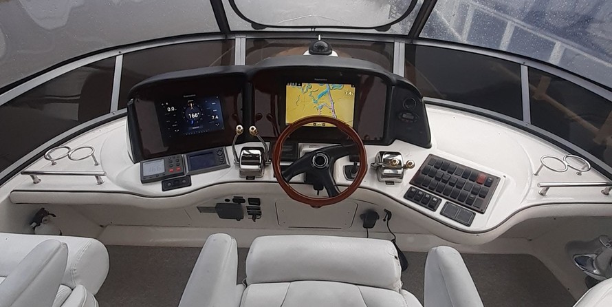 Sea ray 420 sedan bridge