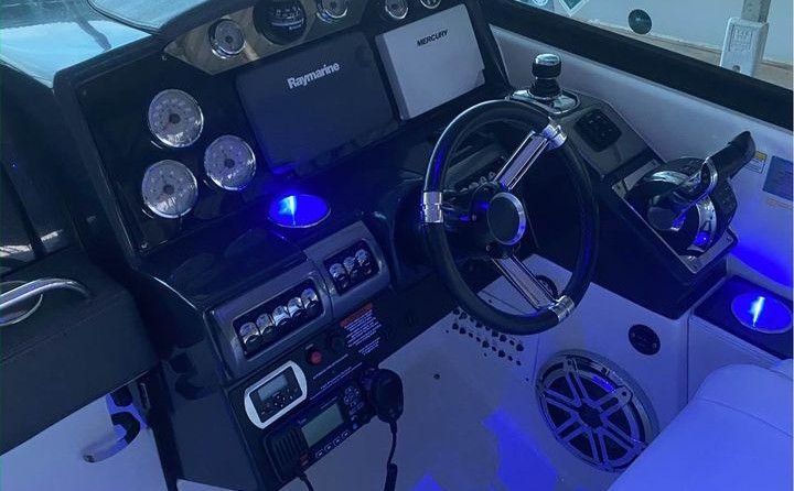 Formula 350 Crossover Bowrider