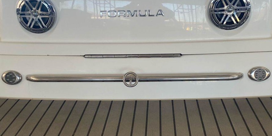 Formula 350 Crossover Bowrider