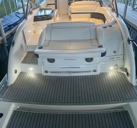 Formula 350 Crossover Bowrider