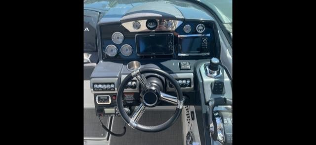 Formula 350 Crossover Bowrider