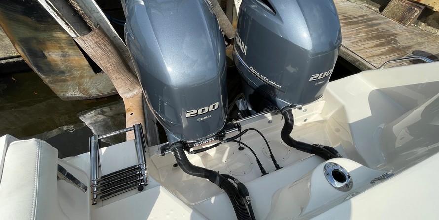 Grady-White Freedom 275