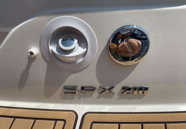 Sea Ray SPX 210 OB