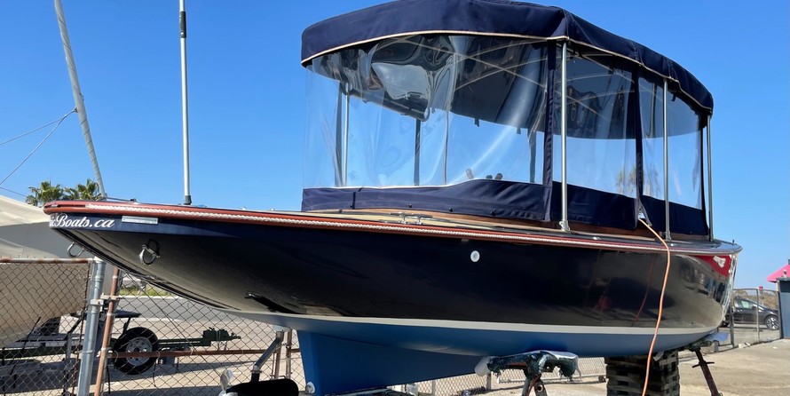 Cobia 217 center console