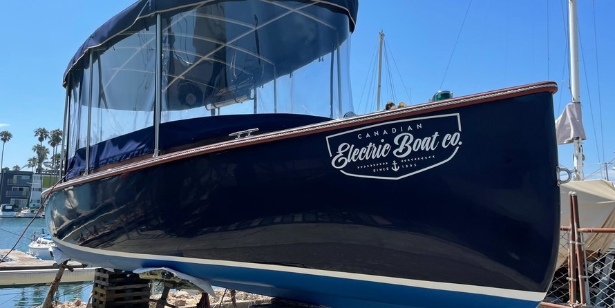Cobia 217 center console