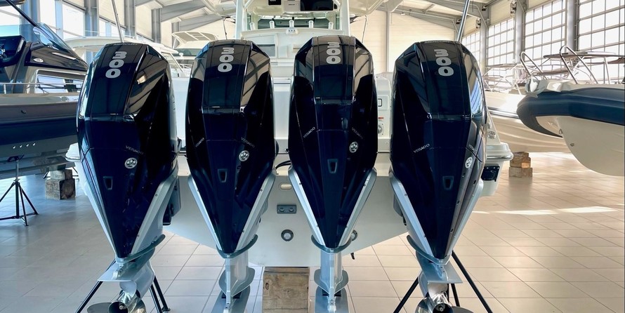 Boston Whaler 380 Outrage