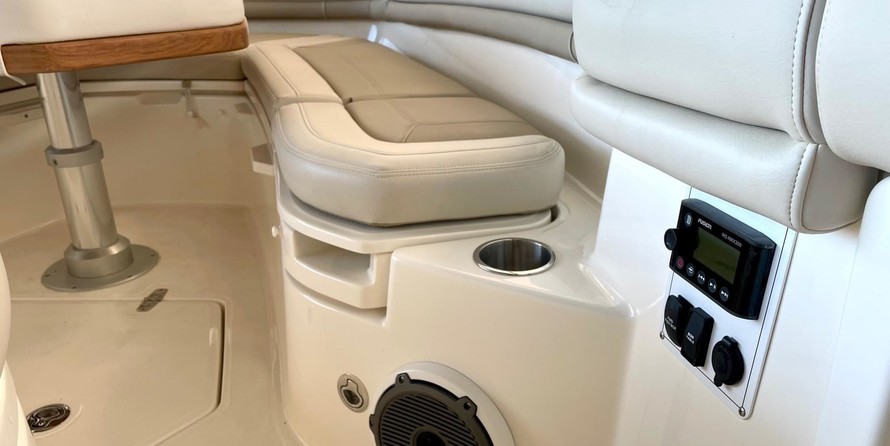 Boston Whaler 380 Outrage