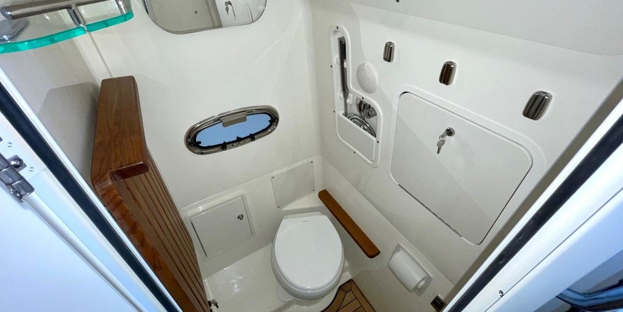 Boston Whaler 380 Outrage