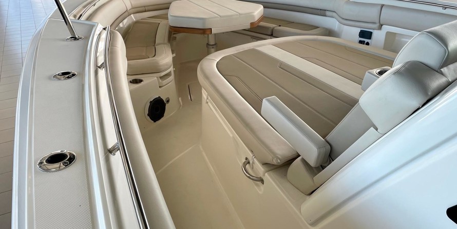 Boston Whaler 380 Outrage