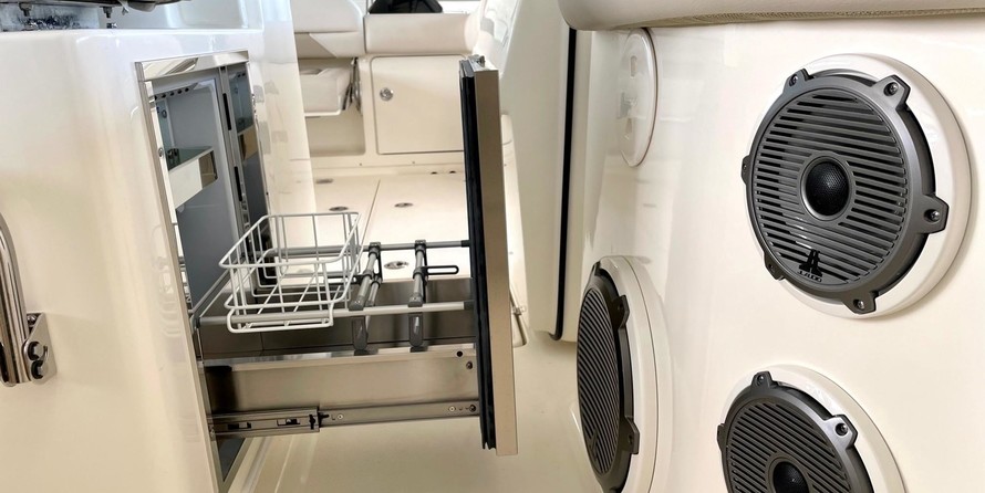 Boston Whaler 380 Outrage
