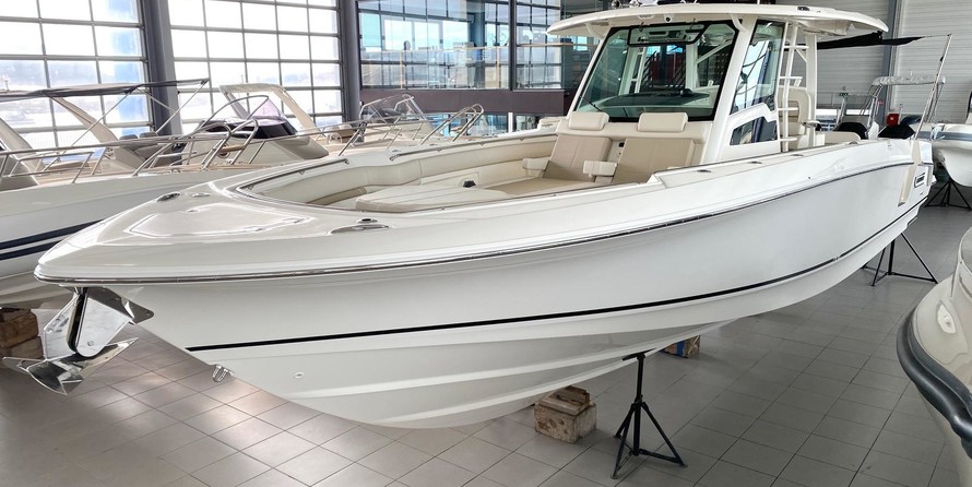 Boston Whaler 380 Outrage