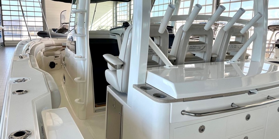 Boston Whaler 380 Outrage