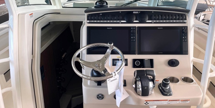 Boston Whaler 380 Outrage
