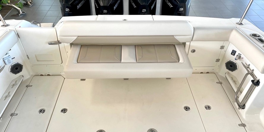 Boston Whaler 380 Outrage
