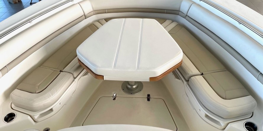 Boston Whaler 380 Outrage