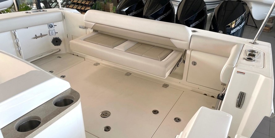 Boston Whaler 380 Outrage