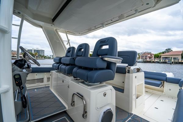 Boston Whaler 420 Outrage