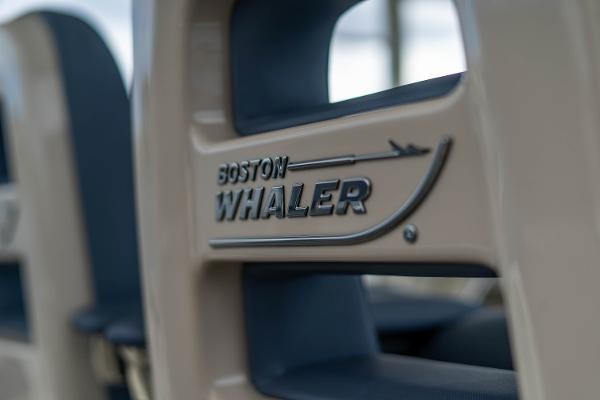 Boston Whaler 420 Outrage