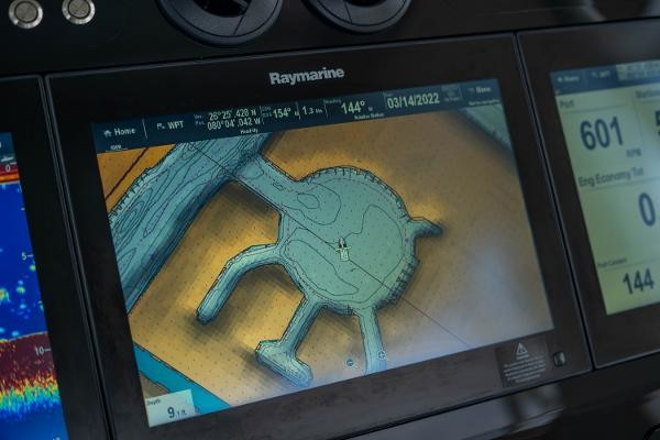 Boston Whaler 420 Outrage