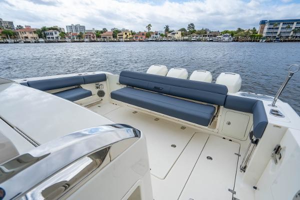 Boston Whaler 420 Outrage