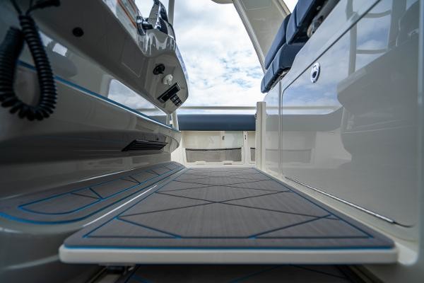 Boston Whaler 420 Outrage