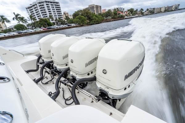 Boston Whaler 420 Outrage