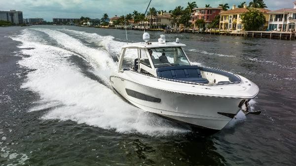 Boston Whaler 420 Outrage