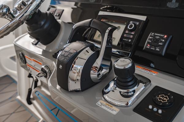 Boston Whaler 420 Outrage