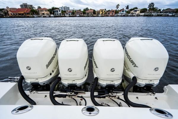 Boston Whaler 420 Outrage