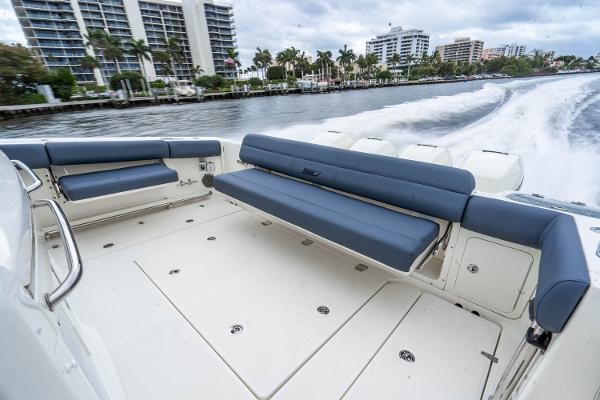 Boston Whaler 420 Outrage