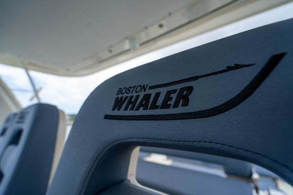 Boston Whaler 420 Outrage