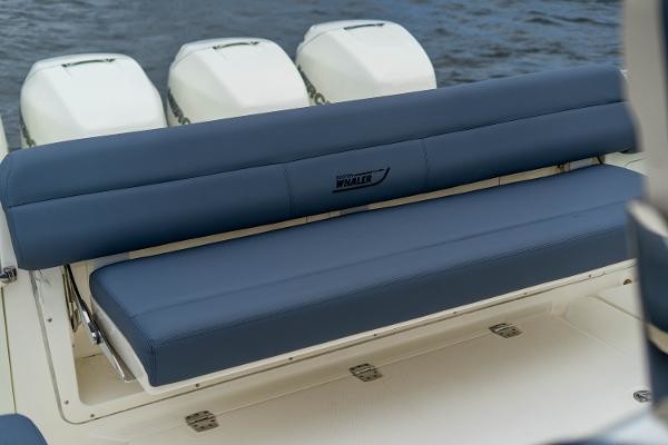 Boston Whaler 420 Outrage