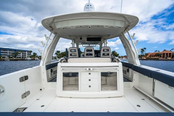 Boston Whaler 420 Outrage