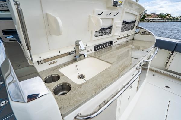 Boston Whaler 420 Outrage
