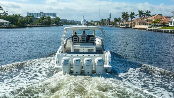 Boston Whaler 420 Outrage