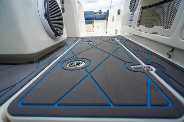 Boston Whaler 420 Outrage