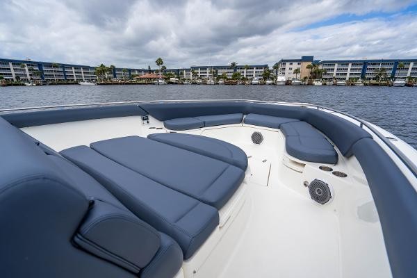 Boston Whaler 420 Outrage